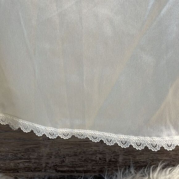 Vintage Warners Perfect Measure Ladies Half Slip, Medium, 29” L, White - Picture 4 of 5